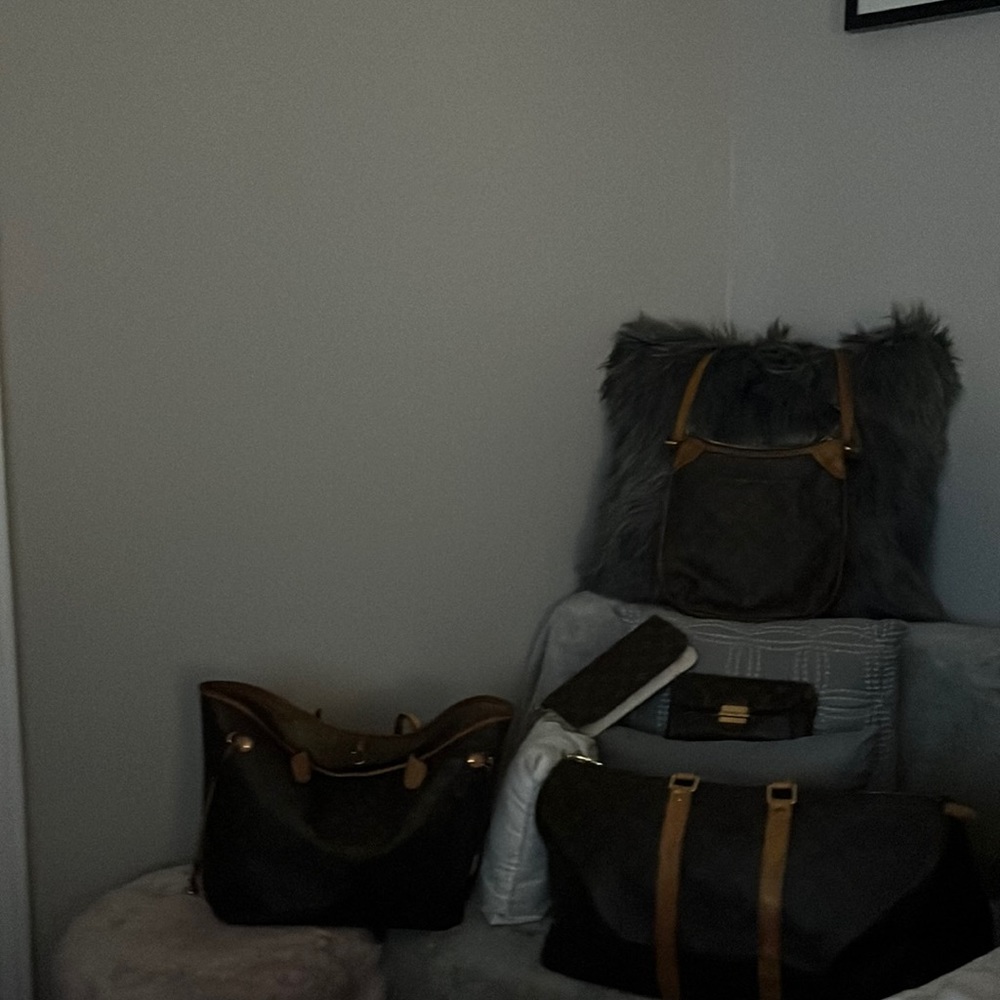 Sale in class and lots on the cross body bag teo wallet and duffel bag